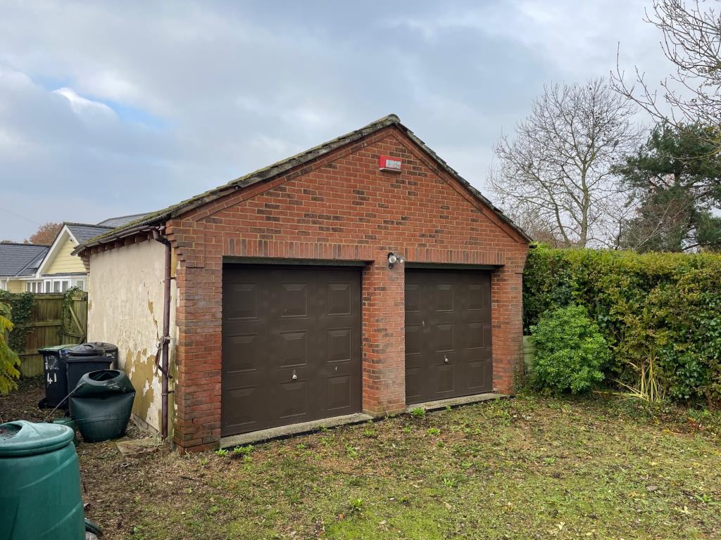 Lot: 138 - DETACHED FOUR-BEDROOM CHALET BUNGALOW -